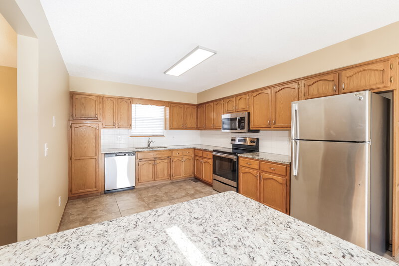 1,755/Mo, 1711 Roberta Dr Raymore, MO 64083 Kitchen View