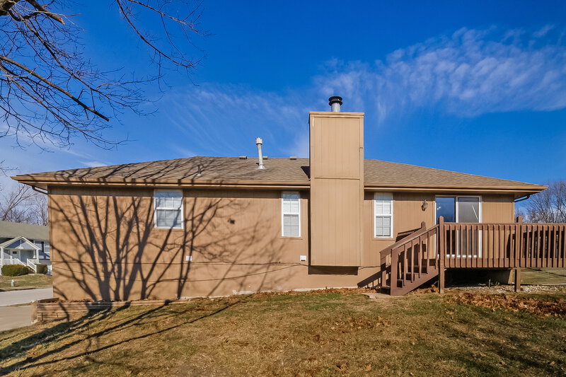 1,755/Mo, 1711 Roberta Dr Raymore, MO 64083 Rear View