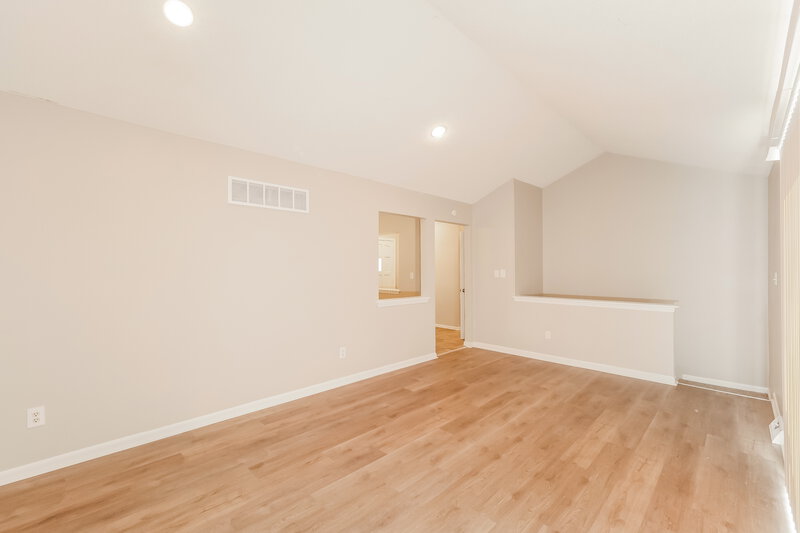 1,745/Mo, 2205 NW 65th St Kansas City, MO 64151 Living Room View 2