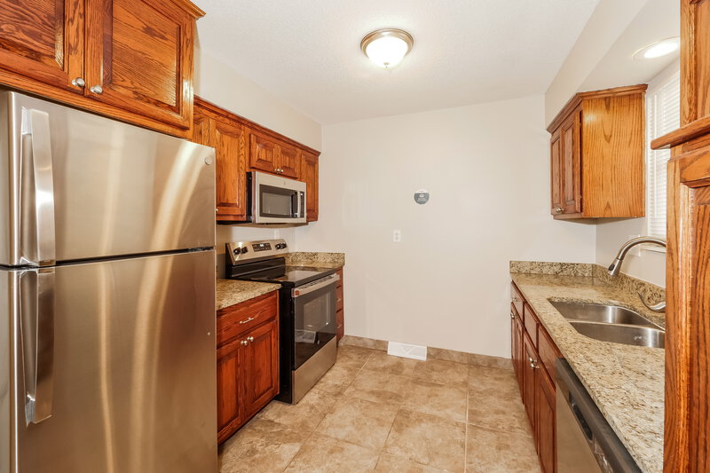 1,745/Mo, 2205 NW 65th St Kansas City, MO 64151 Kitchen View 2