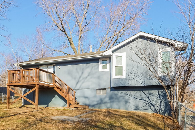 1,745/Mo, 2205 NW 65th St Kansas City, MO 64151 Rear View