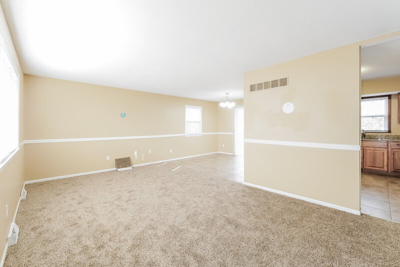 1,585/Mo, 5011 N Woodridge Dr Kansas City, MO 64151 Living Room View 2