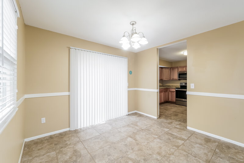 1,585/Mo, 5011 N Woodridge Dr Kansas City, MO 64151 Dining Room View