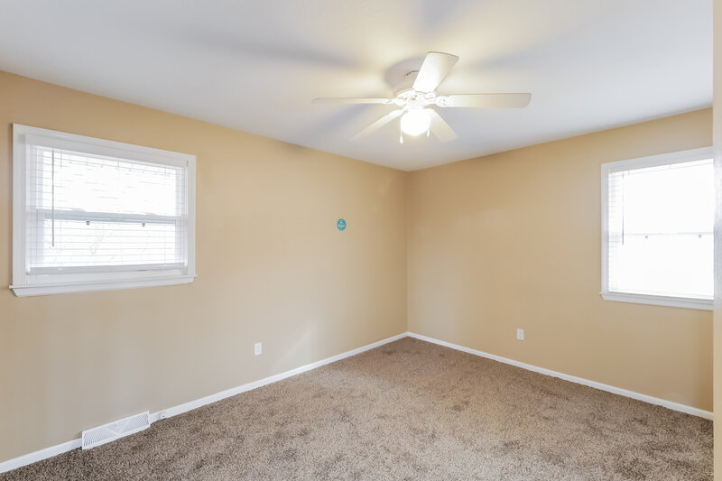 1,585/Mo, 5011 N Woodridge Dr Kansas City, MO 64151 Main Bedroom View