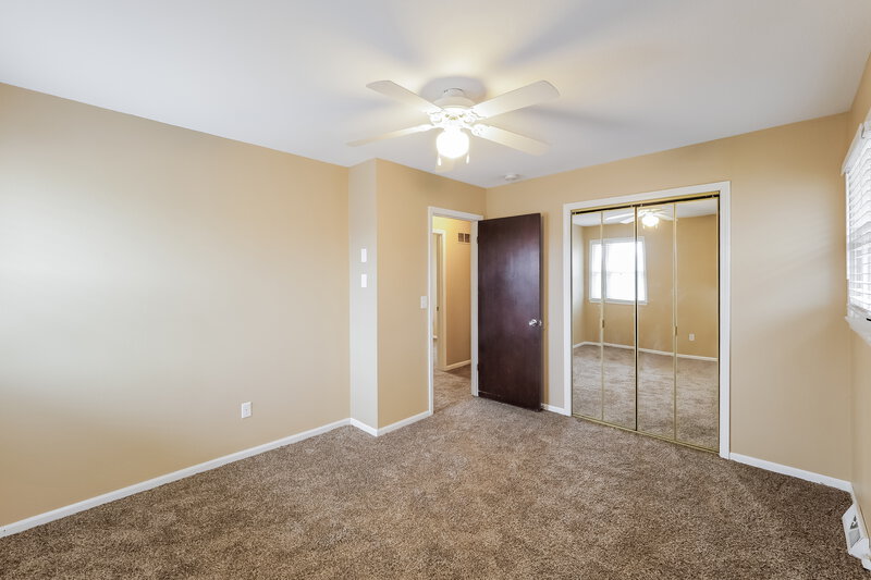 1,585/Mo, 5011 N Woodridge Dr Kansas City, MO 64151 Main Bedroom View 2