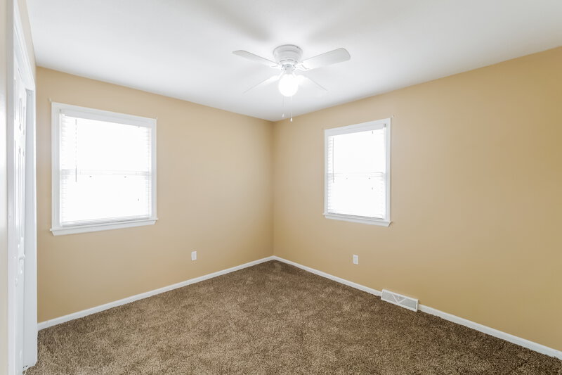 1,585/Mo, 5011 N Woodridge Dr Kansas City, MO 64151 Bedroom View