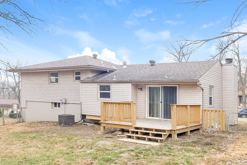 1,585/Mo, 5011 N Woodridge Dr Kansas City, MO 64151 Rear View