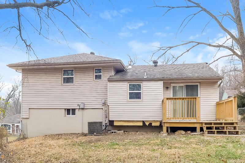 1,585/Mo, 5011 N Woodridge Dr Kansas City, MO 64151 Rear View 2