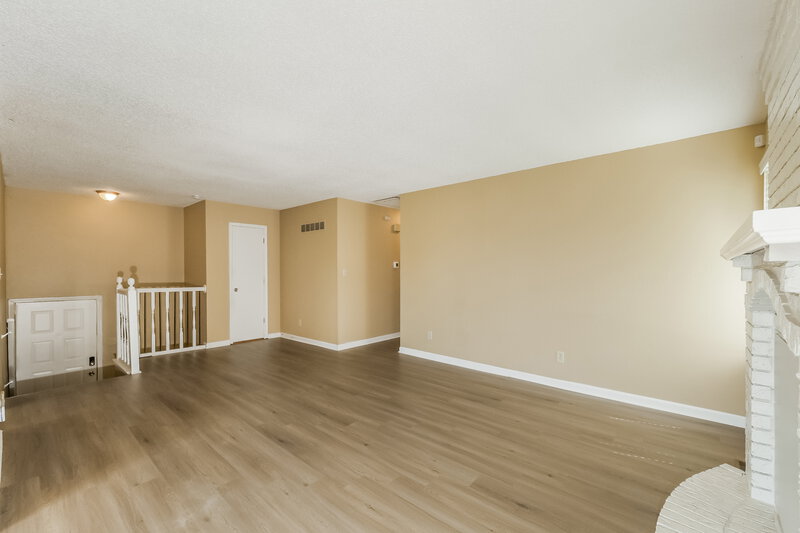1,955/Mo, 307 NW Sherwood Dr Blue Springs, MO 64014 Living Room View