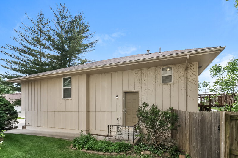 1,955/Mo, 307 NW Sherwood Dr Blue Springs, MO 64014 Side View
