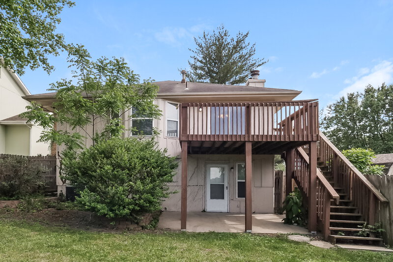 1,955/Mo, 307 NW Sherwood Dr Blue Springs, MO 64014 Rear View