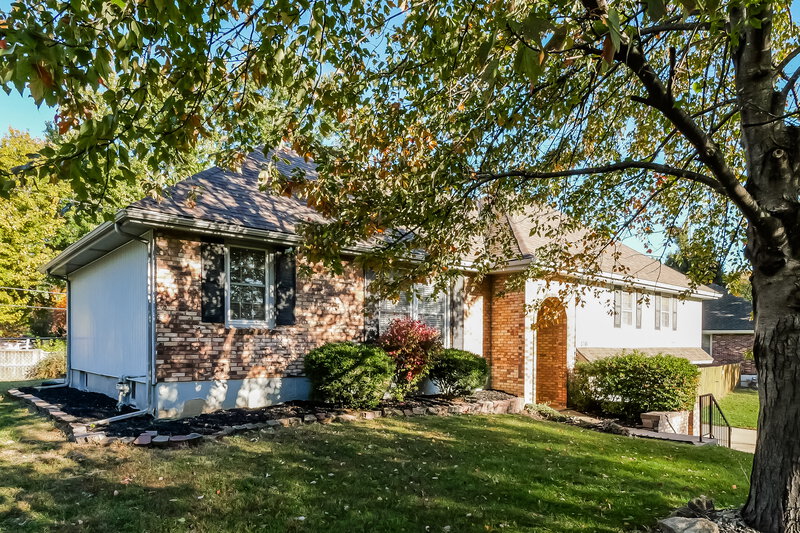 1,825/Mo, 716 N Choctaw Ave Independence, MO 64056 Front View