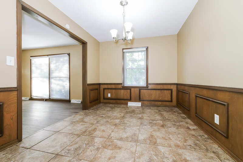 1,825/Mo, 716 N Choctaw Ave Independence, MO 64056 Dining Room View