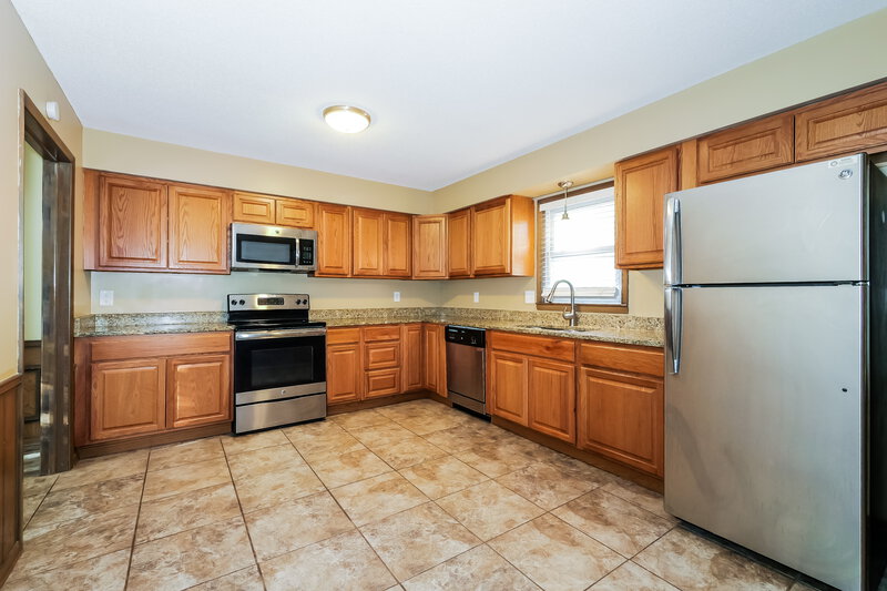 1,825/Mo, 716 N Choctaw Ave Independence, MO 64056 Kitchen View
