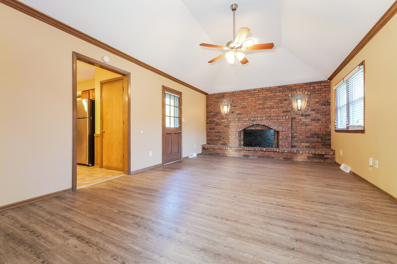 1,825/Mo, 716 N Choctaw Ave Independence, MO 64056 Family Room View