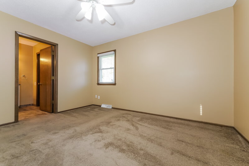 1,825/Mo, 716 N Choctaw Ave Independence, MO 64056 Main Bedroom View