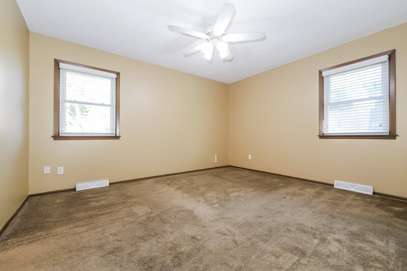 1,825/Mo, 716 N Choctaw Ave Independence, MO 64056 Main Bedroom View 2