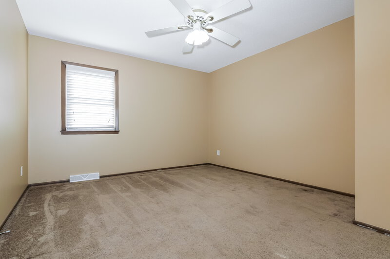 1,825/Mo, 716 N Choctaw Ave Independence, MO 64056 Bedroom View