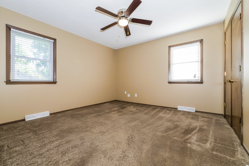 1,825/Mo, 716 N Choctaw Ave Independence, MO 64056 Bedroom View 2