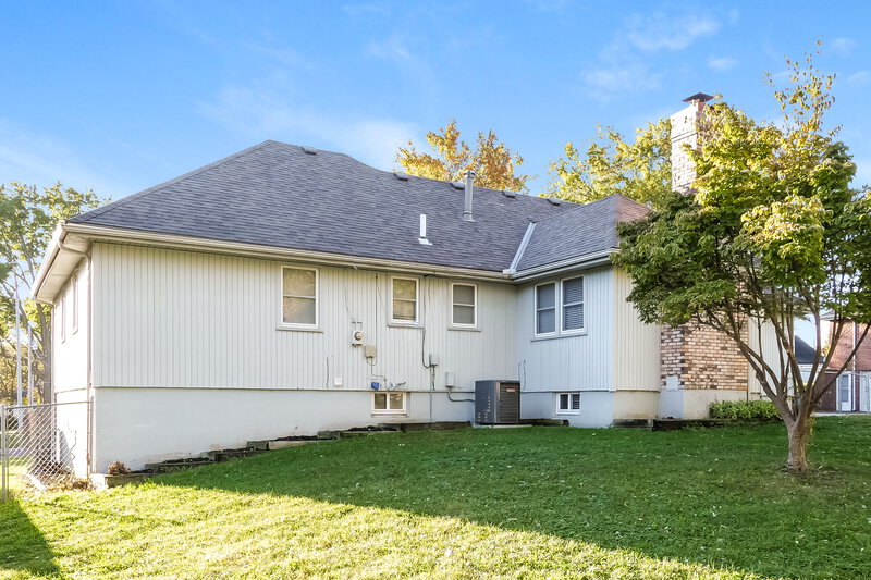 1,825/Mo, 716 N Choctaw Ave Independence, MO 64056 Rear View 2