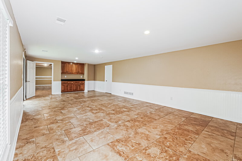 2,770/Mo, 9004 Arlington Ct Kansas City, MO 64138 Living Room View 2