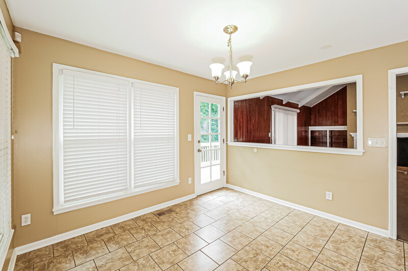 2,770/Mo, 9004 Arlington Ct Kansas City, MO 64138 Dining Room View