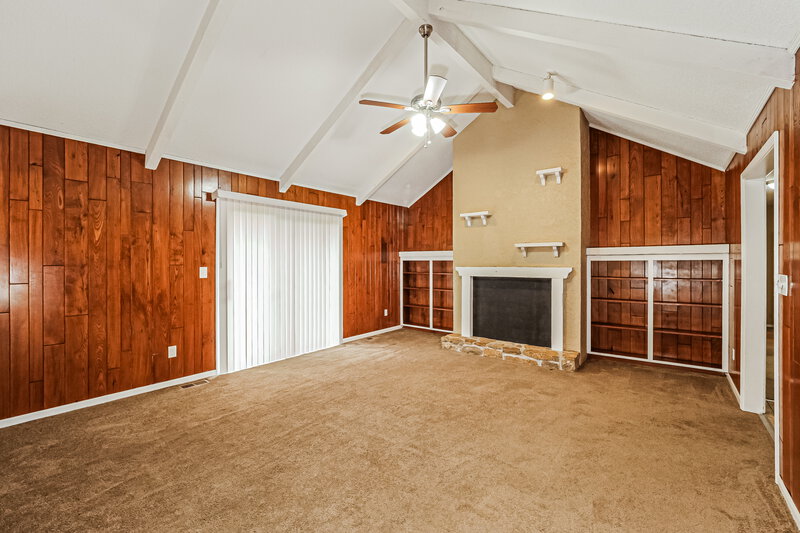 2,770/Mo, 9004 Arlington Ct Kansas City, MO 64138 Family Room View 2