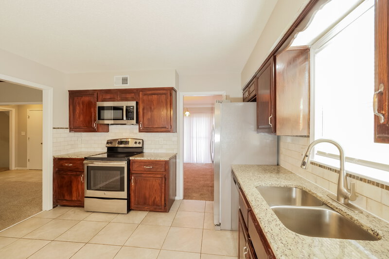 2,730/Mo, 3633 NE Basswood Dr Lees Summit, MO 64064 Kitchen View 3
