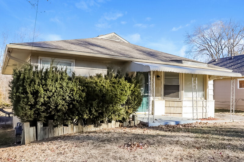 1,320/Mo, 11222 E 20th Ave Independence, MO 64052 Front View