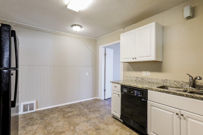 1,320/Mo, 11222 E 20th Ave Independence, MO 64052 Kitchen View 2