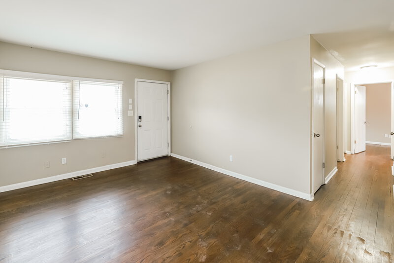 1,630/Mo, 11008 E 50th Ter Kansas City, MO 64133 Living Room View 2