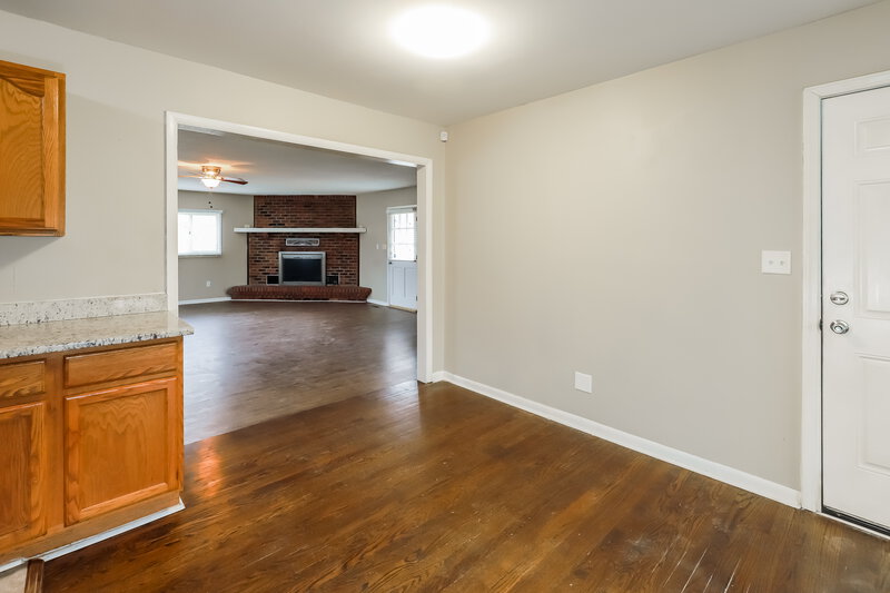 1,630/Mo, 11008 E 50th Ter Kansas City, MO 64133 Dining Room View