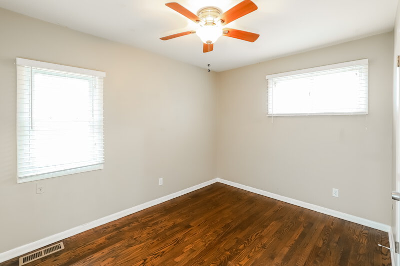 1,630/Mo, 11008 E 50th Ter Kansas City, MO 64133 Main Bedroom View