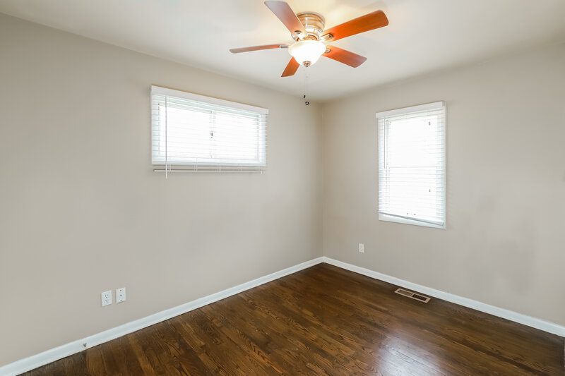 1,630/Mo, 11008 E 50th Ter Kansas City, MO 64133 Bedroom View