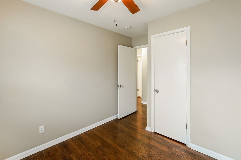 1,630/Mo, 11008 E 50th Ter Kansas City, MO 64133 Bedroom View 2