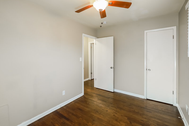 1,630/Mo, 11008 E 50th Ter Kansas City, MO 64133 Bedroom View 3