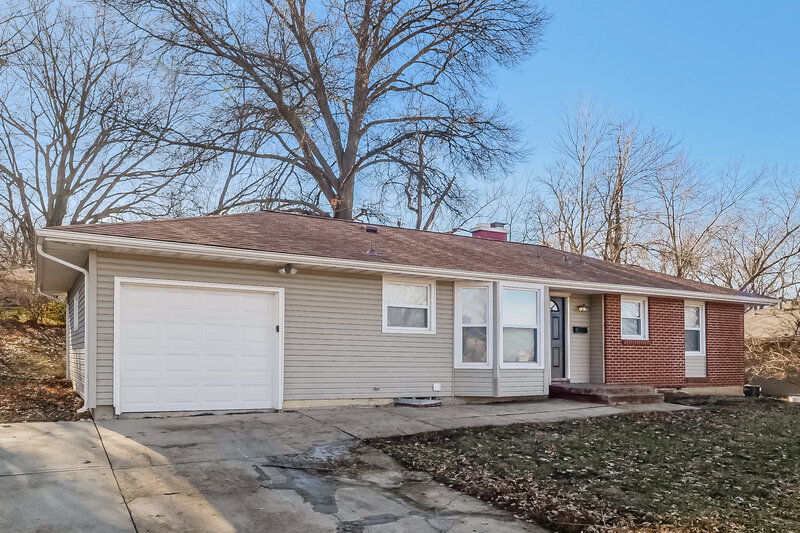 1,370/Mo, 5903 Fairlane Dr Kansas City, MO 64134 Front View