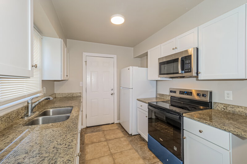 1,370/Mo, 5903 Fairlane Dr Kansas City, MO 64134 Kitchen View