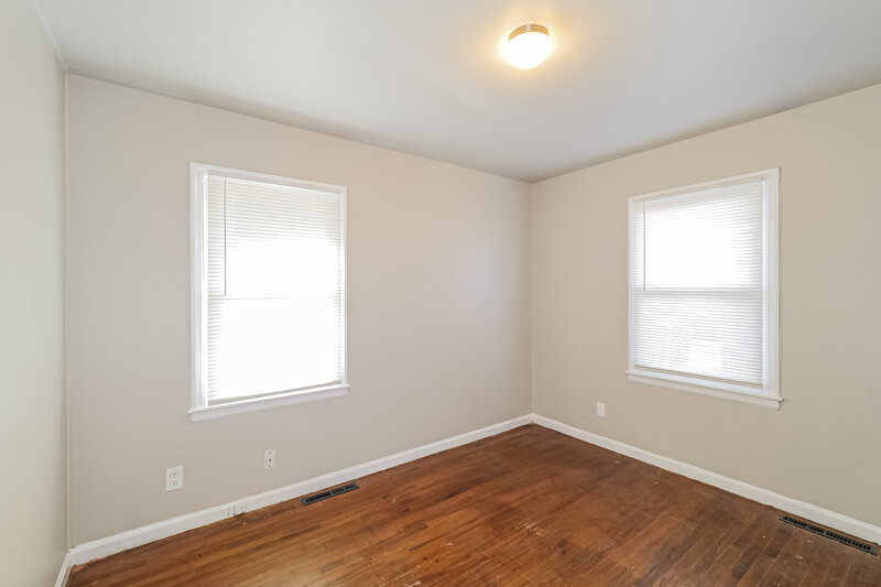 1,370/Mo, 5903 Fairlane Dr Kansas City, MO 64134 Bedroom View 2