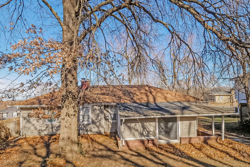 1,370/Mo, 5903 Fairlane Dr Kansas City, MO 64134 Rear View