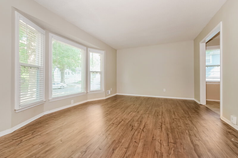 1,670/Mo, 7808 E 120th St Grandview, MO 64030 Living Room View