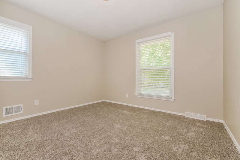 1,670/Mo, 7808 E 120th St Grandview, MO 64030 Bedroom View