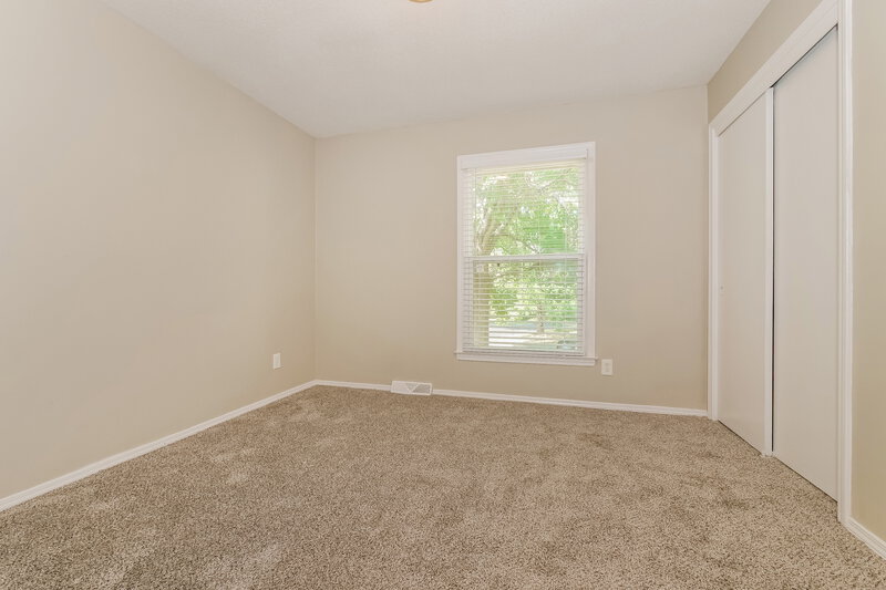 1,670/Mo, 7808 E 120th St Grandview, MO 64030 Bedroom View 2