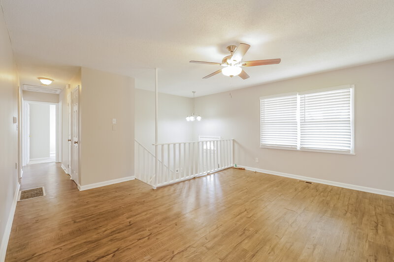 1,480/Mo, 8636 E 97th Terrace Kansas City, MO 64134 Living Room View 2