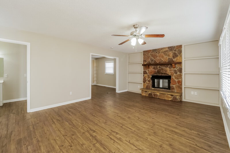 1,480/Mo, 8636 E 97th Terrace Kansas City, MO 64134 Family Room View 2