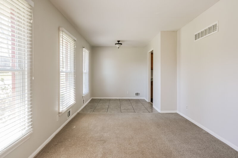 1,795/Mo, 11900 E 57th St Kansas City, MO 64133 Living Room View