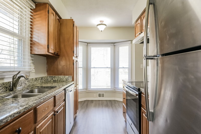 1,795/Mo, 11900 E 57th St Kansas City, MO 64133 Kitchen View 2