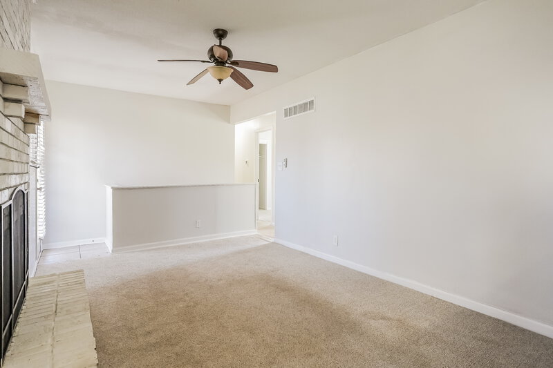 1,795/Mo, 11900 E 57th St Kansas City, MO 64133 Family Room View