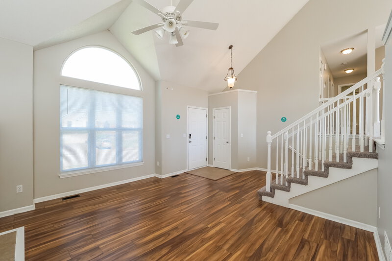 1,810/Mo, 33075 W 88th Ter De Soto, KS 66018 Living Room View 2