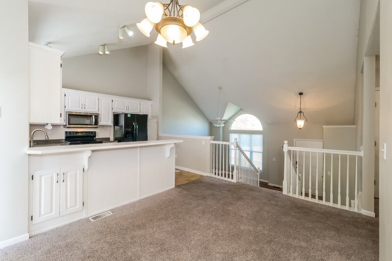1,810/Mo, 33075 W 88th Ter De Soto, KS 66018 Dining Room View 2